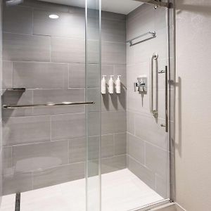 Apartament dla osób niedosłsyszących z łóżkiem queen-size